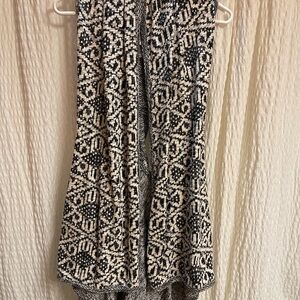 Daytrip Black and White Patterned Sweater